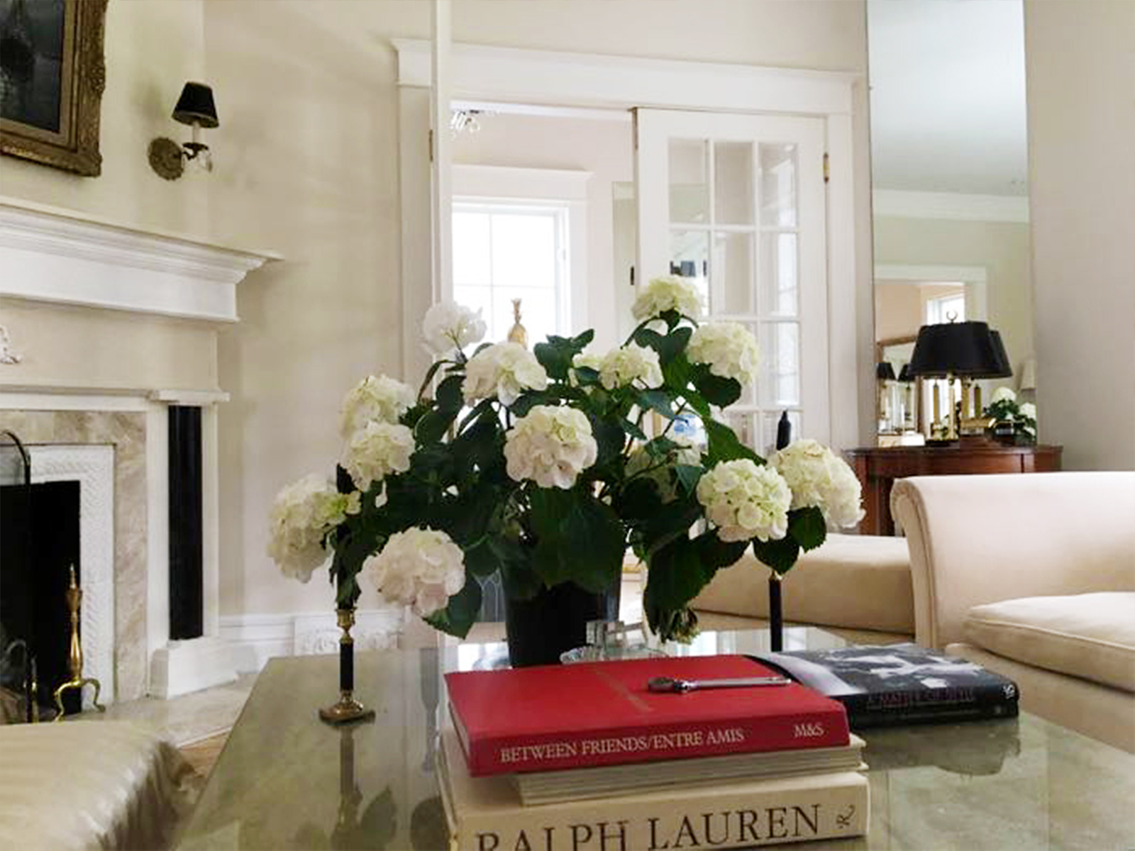 Regent-Garden-Mews-flowersNw Regent Garden Mews parlour