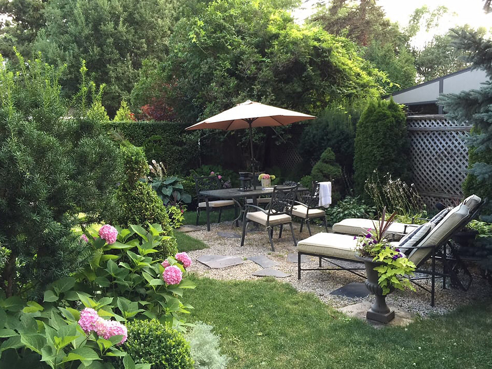 regent-garden-mews-backyardNw Regent Garden Mews backyard